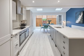 4 bedrooms - Host Stay Iburn House Briggswath (Whitby)