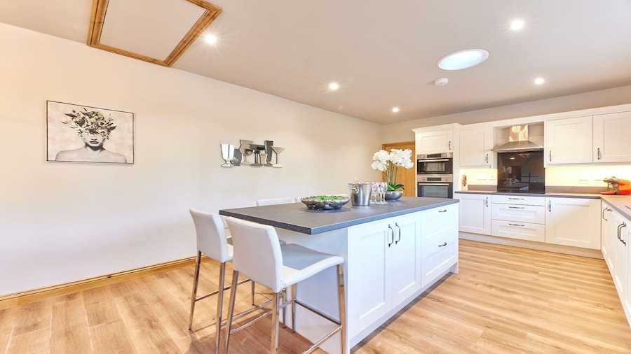 Host Stay The Parlour