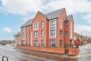 4 bedrooms - Host Stay 3 Queens Court (Whitley Bay)