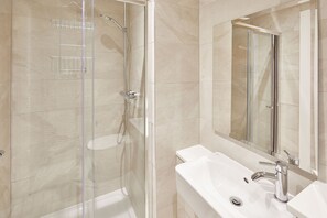 4 bedrooms - Host Stay 3 Queens Court (Whitley Bay)