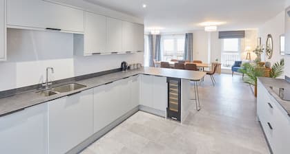 Host Stay 3 Queens Court