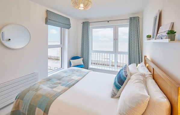 House - Host Stay 3 Queens Court (Whitley Bay)