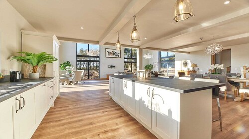 Host Stay The Gathering