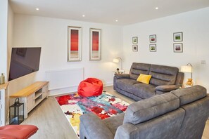 2 bedrooms - Host Stay Even Keel (Whitby)