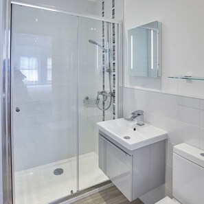 2 bedrooms - Host Stay Even Keel (Whitby)