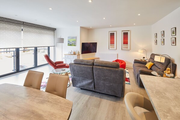 2 bedrooms - Host Stay Even Keel (Whitby)