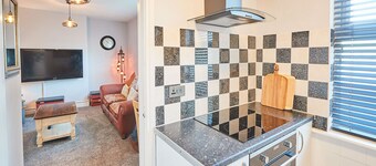 โฮสต์สเตย์ ซีส์ เดอะ เดย์