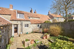 House | 1 bedroom - Host Stay Holmlea Cottage (Pickering)