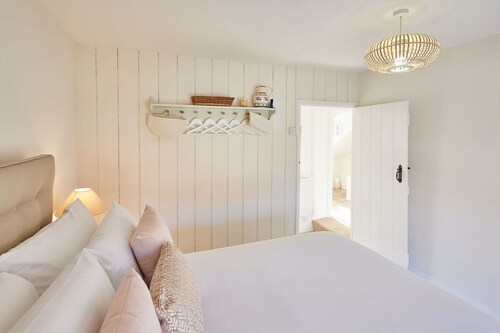 Host Stay Holmlea Cottage