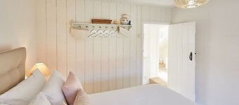 Host Stay Holmlea Cottage