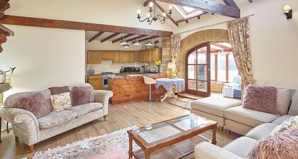 Host Stay The Arches Cottage