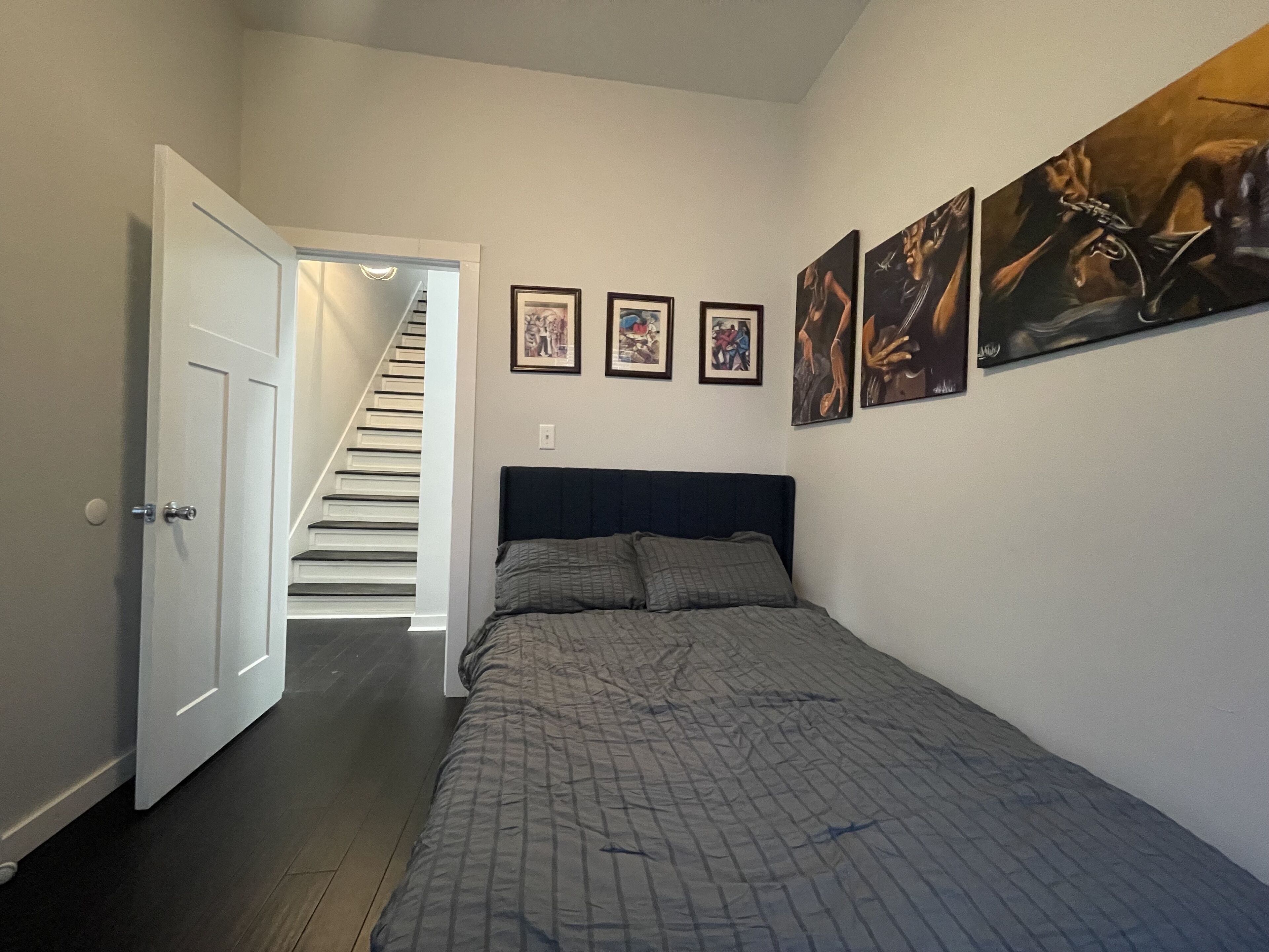 4 bedrooms, desk, iron/ironing board, travel crib