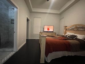 4 bedrooms, desk, iron/ironing board, travel cot