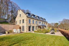 House - Host Stay The Lakehouse (Whitby)