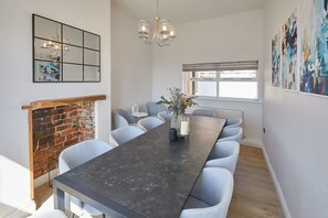 House, Accessible | 6 bedrooms - Host Stay Ocean Pearl (Scarborough)