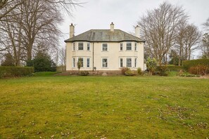 5 bedrooms, desk - Host Stay The Old Rectory (Durham)