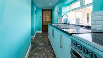 House | 1 bilik tidur, meja