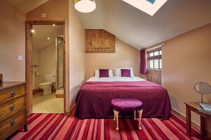 House | 2 bedrooms, desk