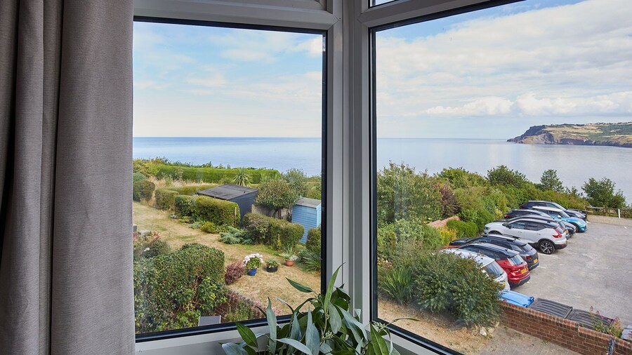 Host Stay Raven House