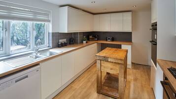 บ้านพัก | 6 ห้องนอน, โต๊ะทำงาน