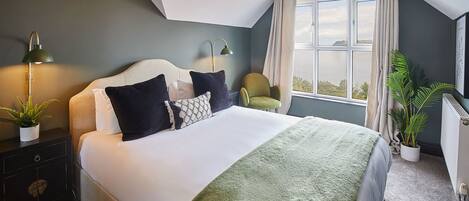 House | 6 bedrooms, desk