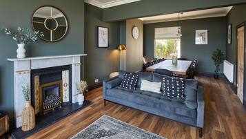 บ้านพัก | 6 ห้องนอน, โต๊ะทำงาน