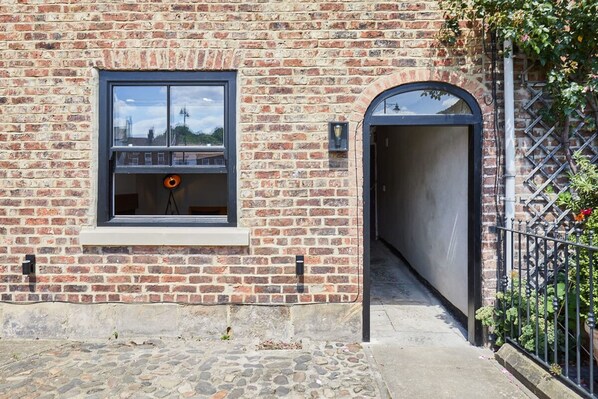 House | 2 bedrooms, desk - Host Stay 2 College Square (Middlesbrough)