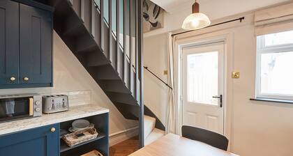 Host Stay The Railman s House