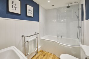 House | 2 bedrooms - Host Stay Sixpence Cottage (Pickering)