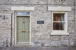 House | 2 bedrooms - Host Stay Sixpence Cottage (Pickering)