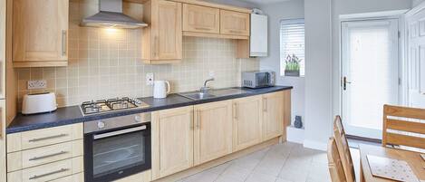 Casa | 2 habitaciones, escritorio y internet