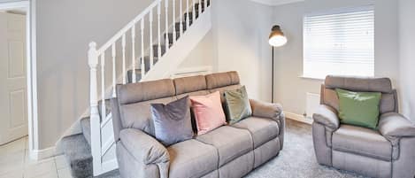 House | 2 bedrooms, desk, Internet