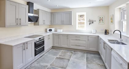 Host Stay Foggyshaw Lodge