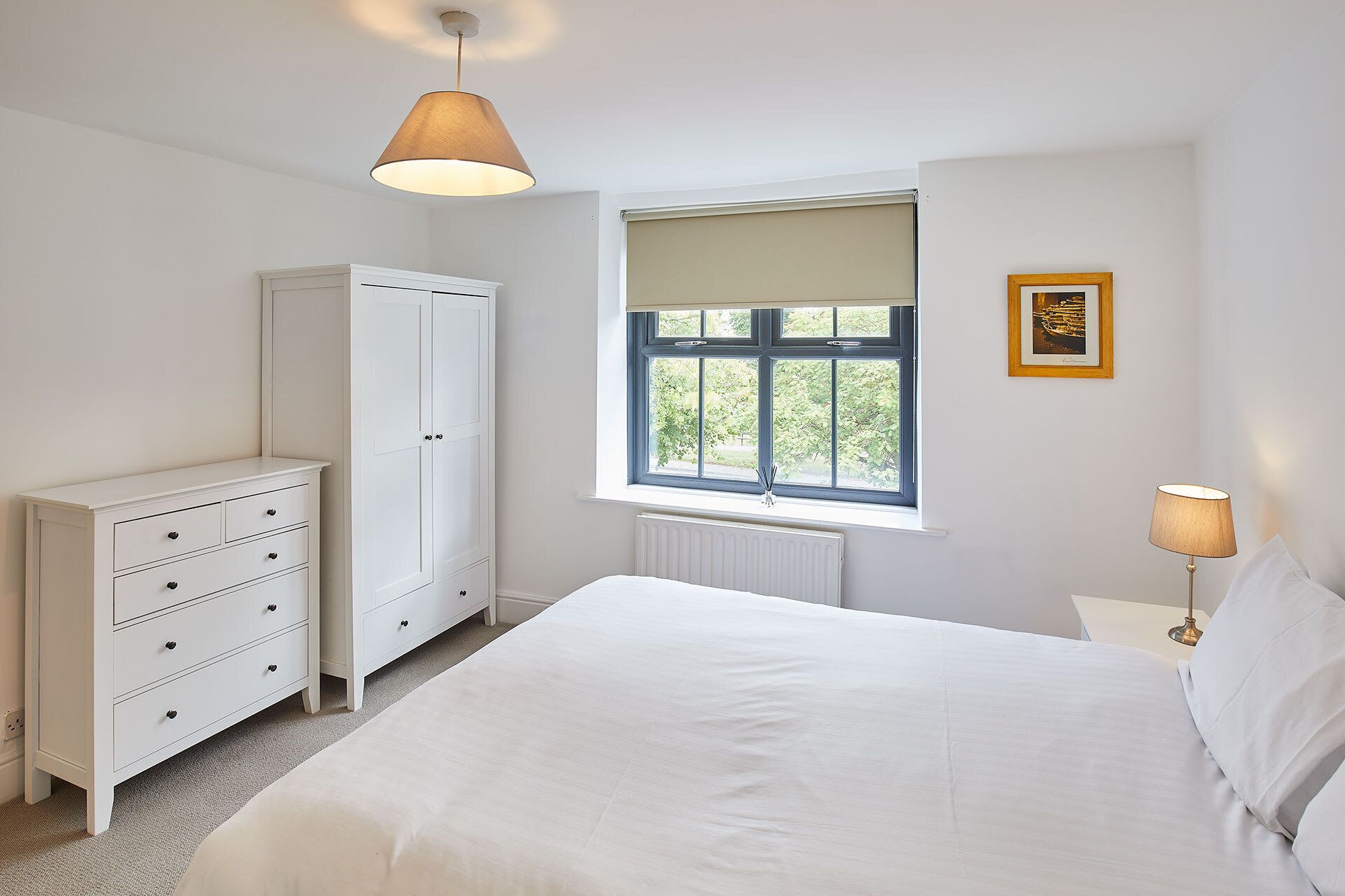 House | 3 bedrooms, desk
