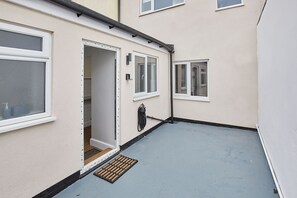 House | 3 bedrooms, desk