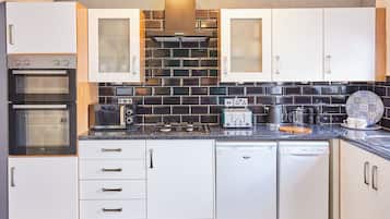 Rumah, akses difabel | 4 kamar tidur