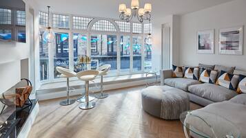 Apartment | 2 bedrooms, desk