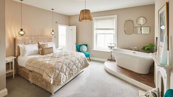 House | 6 bedrooms, desk