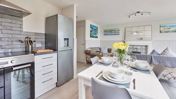 House | 3 bedrooms, desk