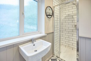 House | 3 bedrooms, Internet - Host Stay Watch House (Scarborough)