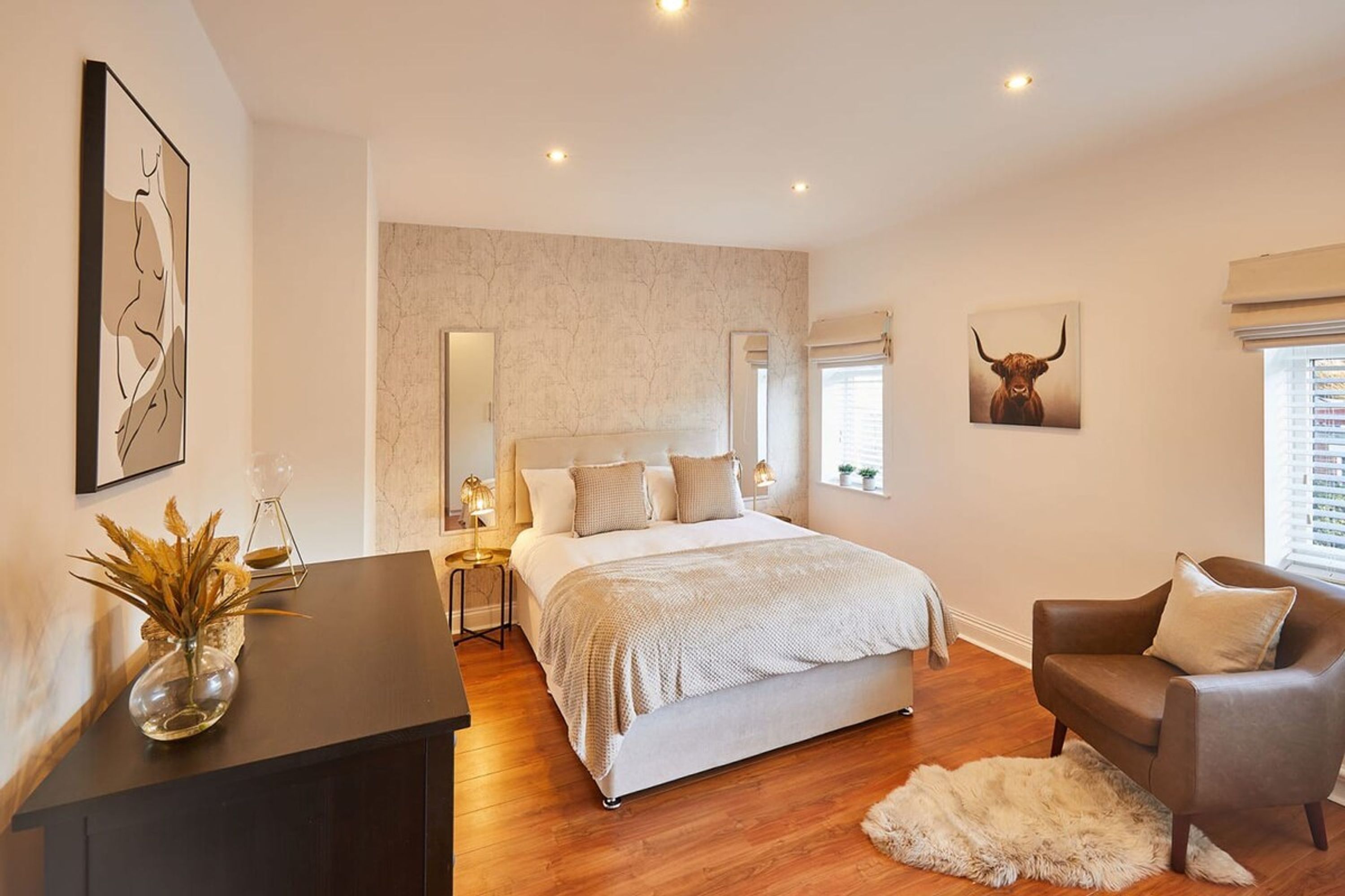 House | 3 bedrooms, desk