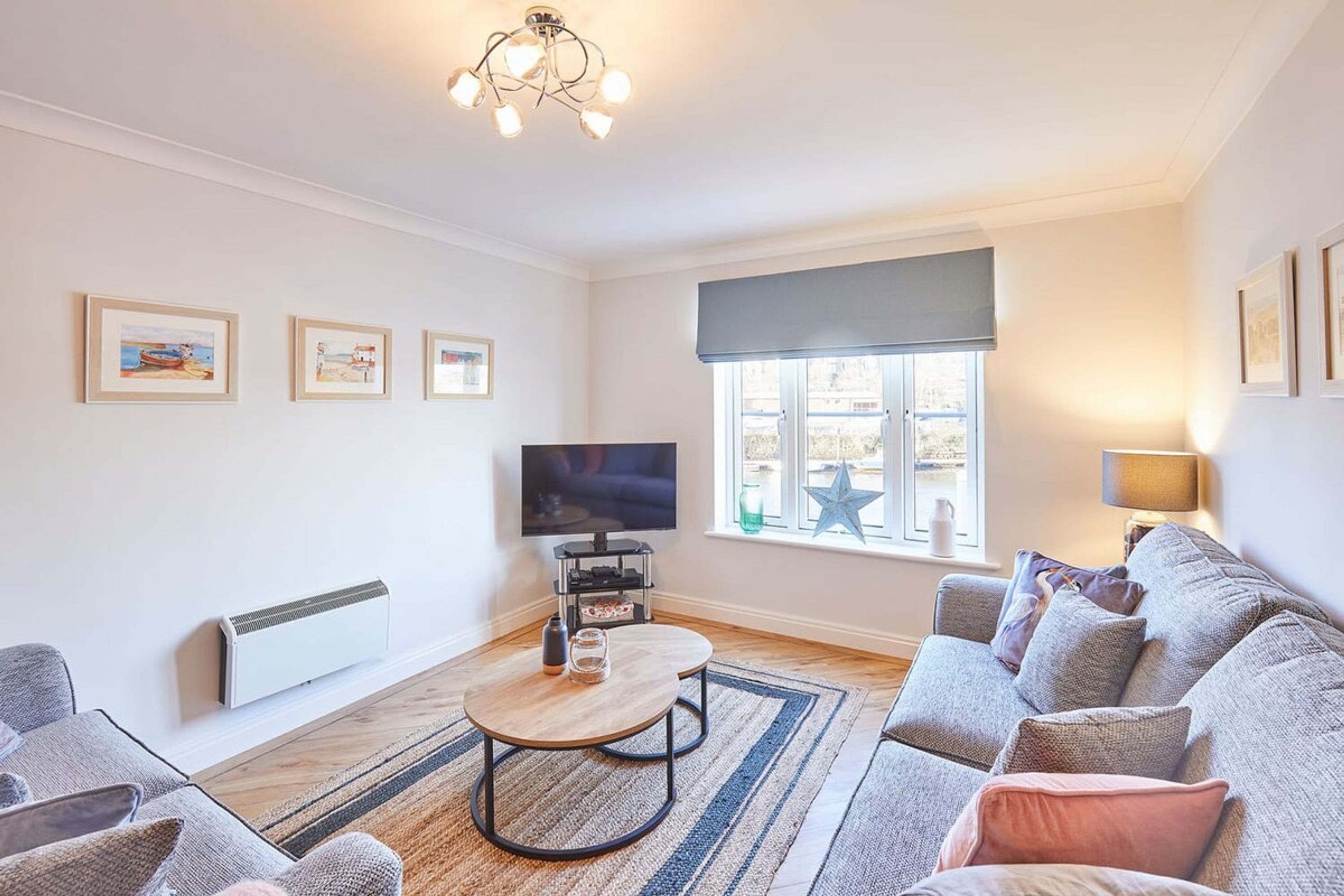 Căn hộ | 2 phòng ngủ, bàn 