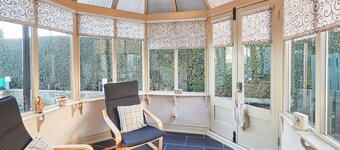 Host Stay The Chimneys