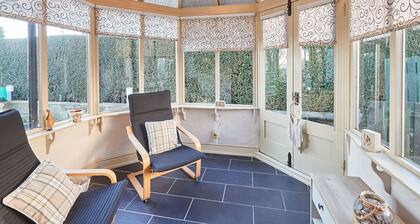 Host Stay The Chimneys