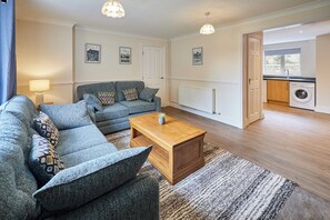 House | 3 bedrooms - Host Stay Greens Yard House (Whitby)