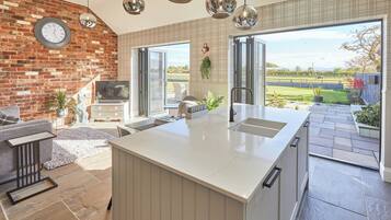 Nhà, phù hợp cho người khuyết tật | 2 phòng ngủ, bàn