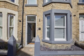 Studio - Host Stay Apartment 4 Queens Court (Scarborough)