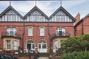 Apartment | 2 bedrooms - Host Stay Park Place Apartment (Whitby)