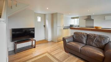 House | 2 bedrooms, desk