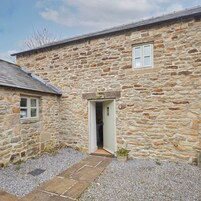 House | 2 bedrooms, desk